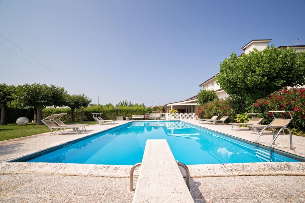 Hotel Country House La Radice Civitanova Marche Kültér fotó
