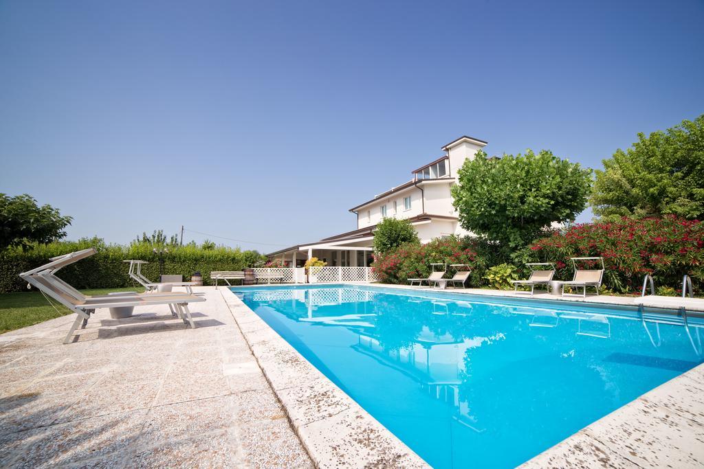 Hotel Country House La Radice Civitanova Marche Kültér fotó